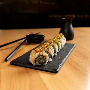 Sake Sushi Bar Lomas 7