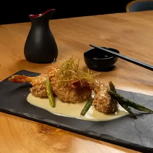 Sake Sushi Bar Lomas 9