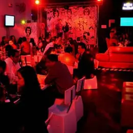 Karaoke Bar Escaparate San Ángel - foto 2