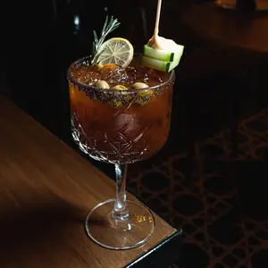 Gin Gin Plaza Satélite 6