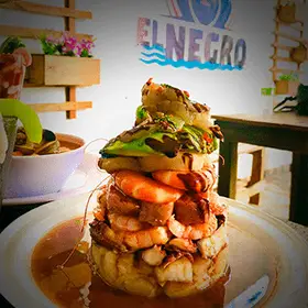 Ceviche y Aguachiles El Negro Plaza las Puentes