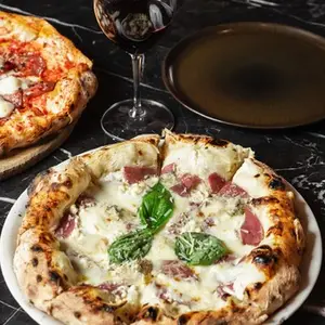 Restaurant Fratelli La Bufala Lomas 6