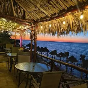 Moskito Sport Bar & Restaurante Holbox 3