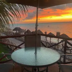 Moskito Sport Bar & Restaurante Holbox 9