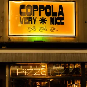 Coppola Pizza Vinyl Bar Hamburgo 1