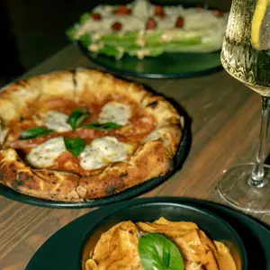 Coppola Pizza Vinyl Bar Hamburgo 2
