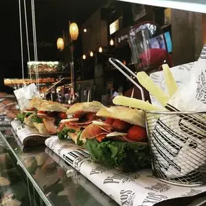 Restaurante La Oliva Tapas Bar Roma Norte 6