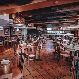 Restaurante Los Nogales Plaza La Joya - foto 3