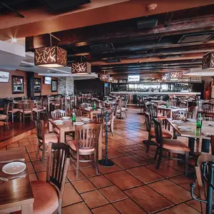 Restaurante Los Nogales Plaza La Joya 3