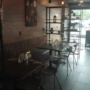 Restaurante Urban Sushi Wok Ramen Universidad 5