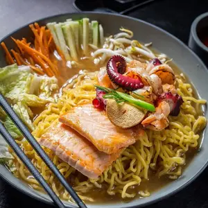 Restaurante Urban Sushi Wok Ramen Universidad 4