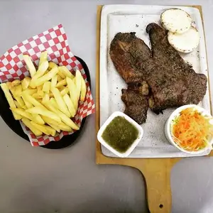 Restaurant Llinol Parrilla Cartago 4