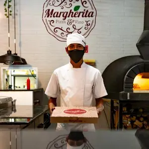 Margherita Pizza Y Vino Sucursal Naciones 3