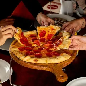 Margherita Pizza Y Vino Sucursal Naciones 8