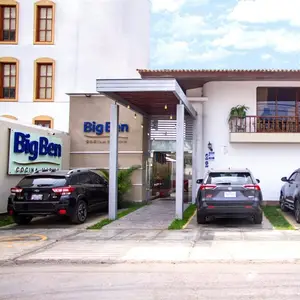 Restaurant Big Ben California Trujillo 1