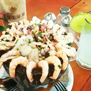 "La Chulada" Marisqueria & Cerveceria Cancún 4