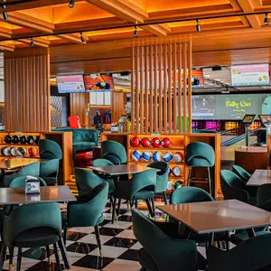 Billy Gin Bowling Alley Cancún 1
