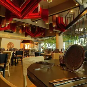 Restaurante Luzine Bosques 9