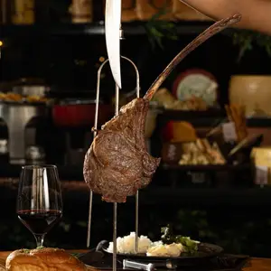 Bovinos Steakhouse & Seafood Cancún 4