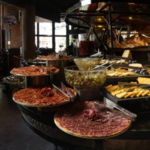 Bovinos Steakhouse & Seafood Cancún 2