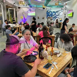 Los Plebes Marisquería Torreón 5
