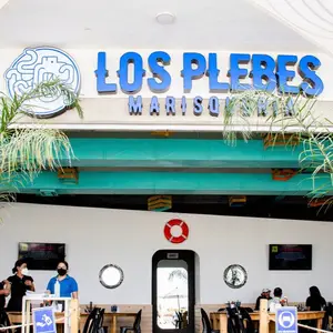 Los Plebes Marisquería Torreón 8