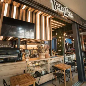 Botswana Café Bar - Colores Medellín 9