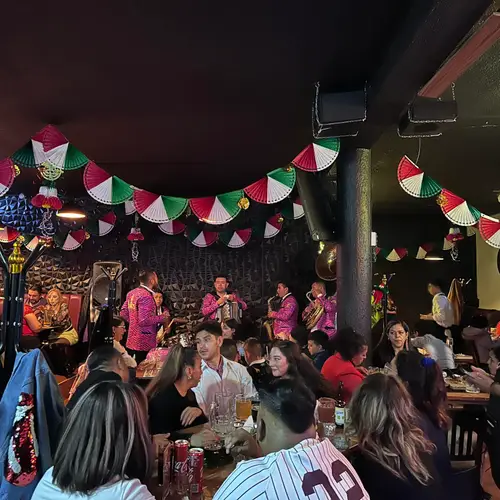 Restaurante Salsa y Salsa Centro Urbano - foto 1