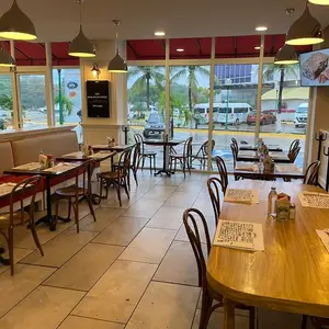 Café Antoinette City Playacar 4