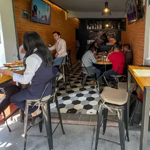 Casi Esquina Pizza Bar Juárez 5