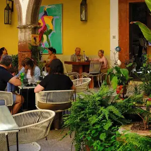 Amapola Brunch & Beer Garden SMA 5