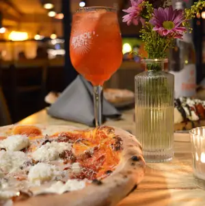 Capri Pizzeria Moderna Cancún 4