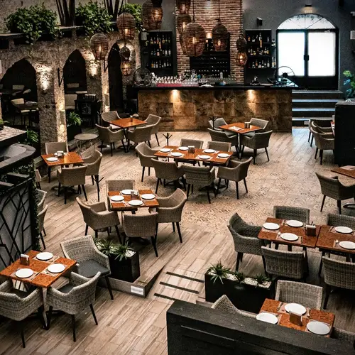 Restaurante La Rocca Bernal - foto 1