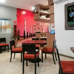Dawat Indian Restaurant Nápoles 8