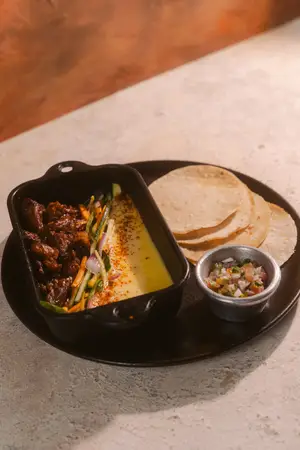 Dos Santos Cantina Medellín 2