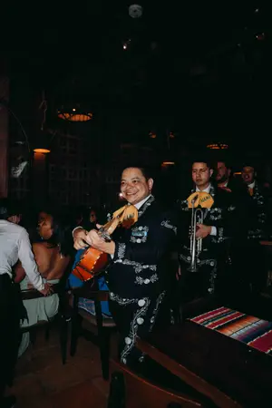Dos Santos Cantina Medellín 7