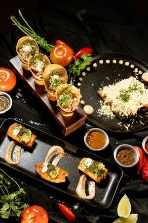 Dos Santos Cantina Medellín 4