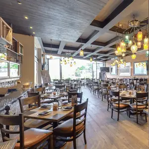 Restaurante La Bocha Plaza Náutica 5
